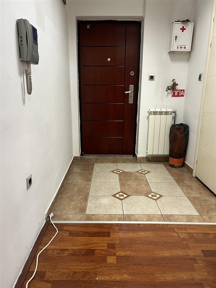 Деловен простор 45м2 за изнајмување, Центар