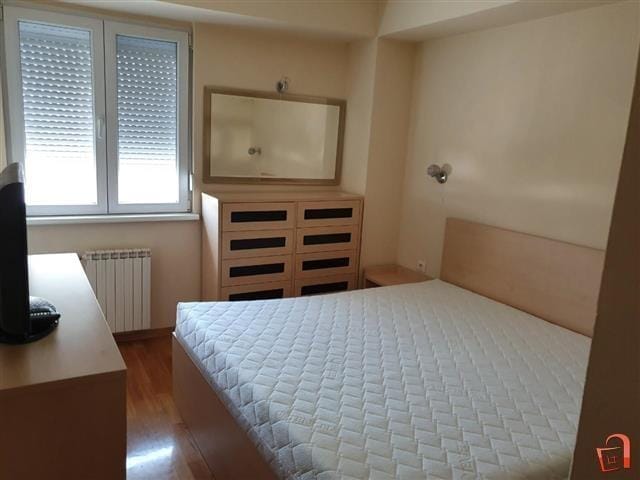 Наместен стан во Капиштец 72м2 со 2 спални, тераса