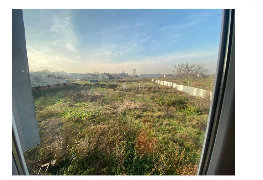 Плац 18,000 м² со Халa во Трубарево, Скопје