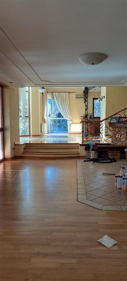 Ексклузивна куќа во Бардовци, 600м² на 3 нивоа, Скопје