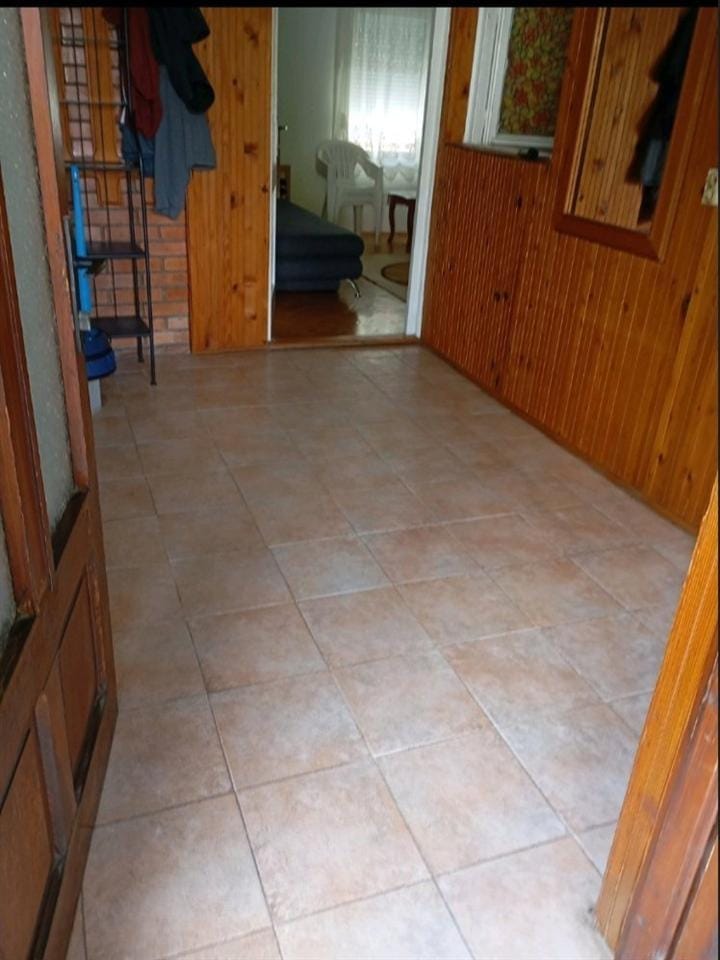 Renovirana baraka 100m² + dvor 274m² Lisice, Aеrodrom