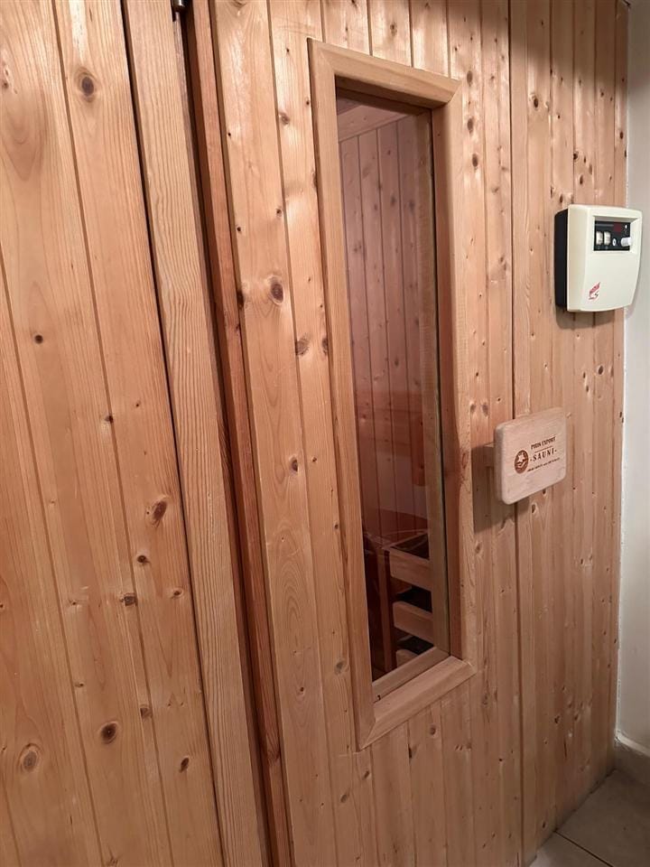 Ekskluzivna samostojna kuća 498 m² Karposh - 9 sobi