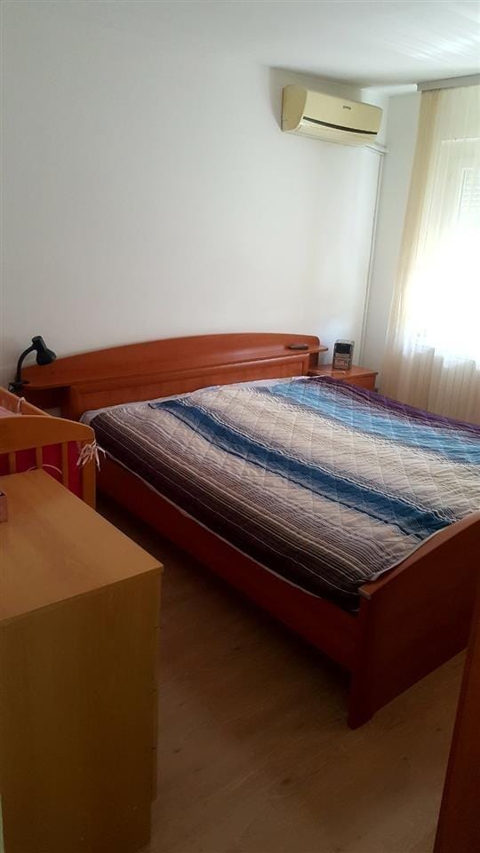 Stan 2 спални, 79м2, Хром, реновиран