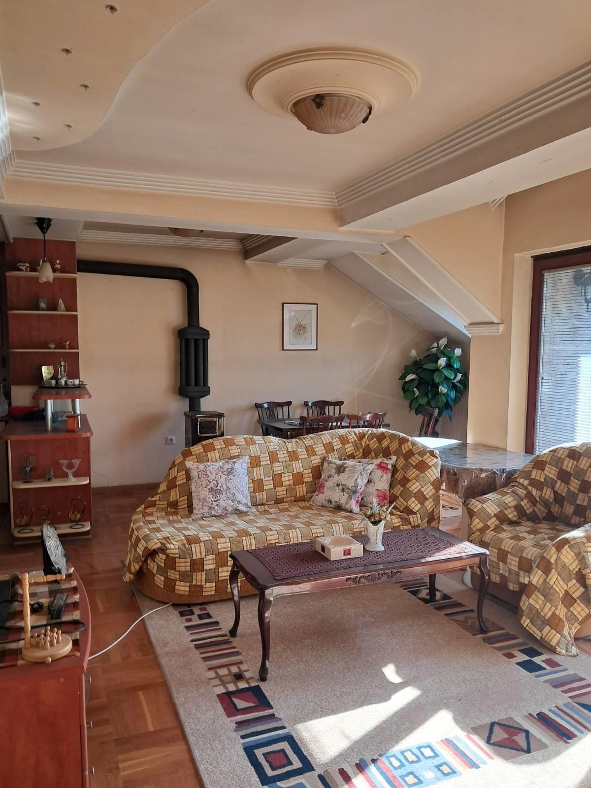 Kuќa vo Nas.Lisice - 6 sobi, 247m², cel plac 300m²
