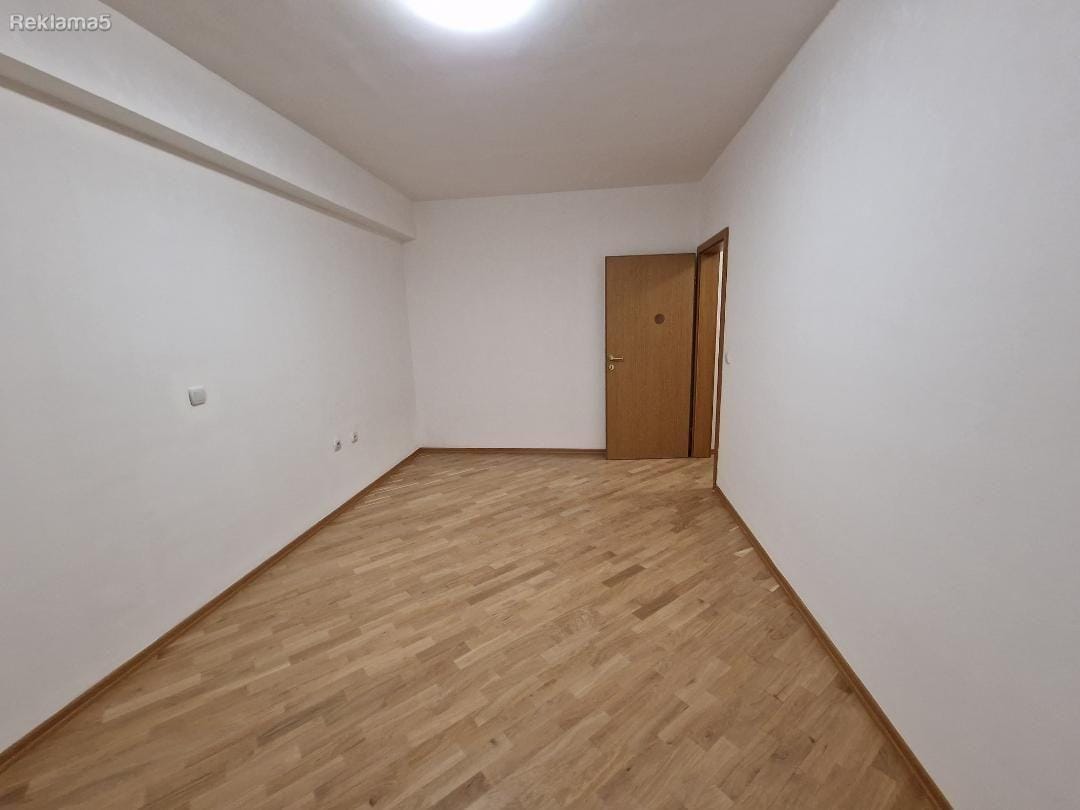 Реновиран 3-собен стан 93м2 на Водно