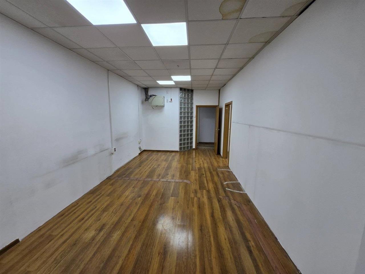 Деловен канцелариски простор 187m² Аеродром близу Капитол Мол