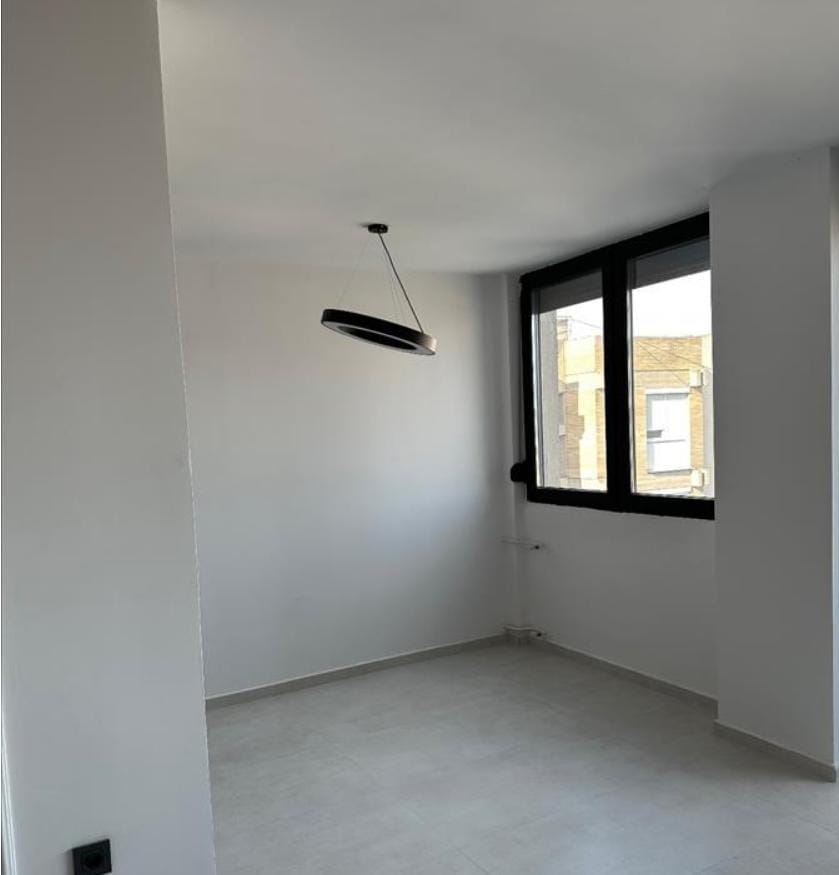 Стан во Центар 92м2 со 2 спални реновиран