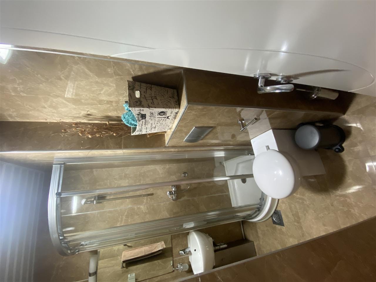 Наместен стан со 2 спални во Центар 88м2 реновиран