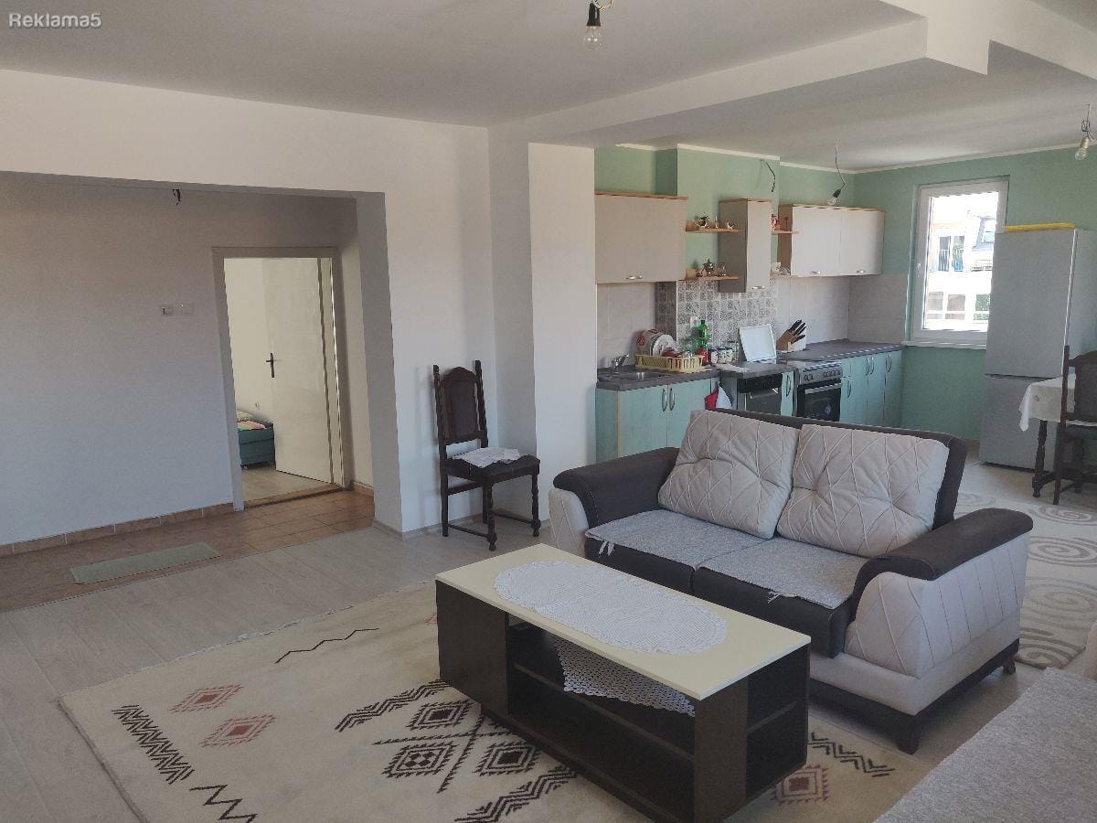 Renoviran trosoben stan vo Centar, 88m2, dve terasi