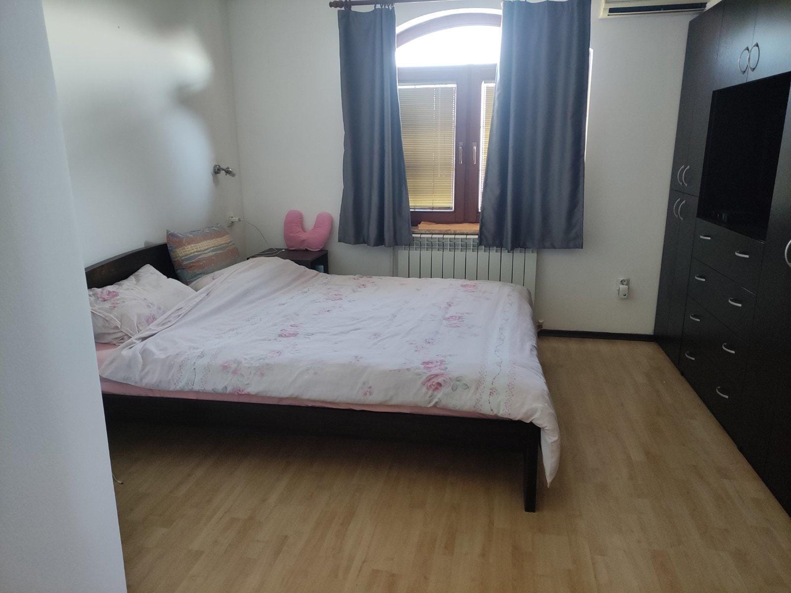 Куќа Бардовци 250м2, 5 соби, дворот 300м2, гаража