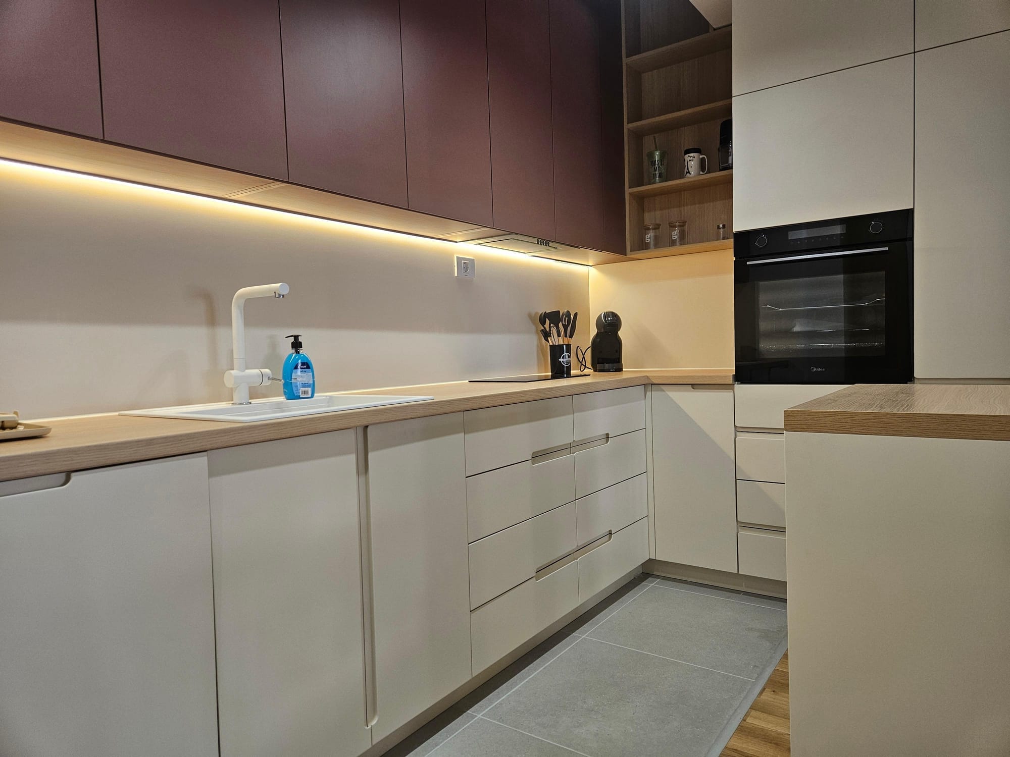 Лукс уреден стан во Центар, 2 соби, 50м² - Се издава