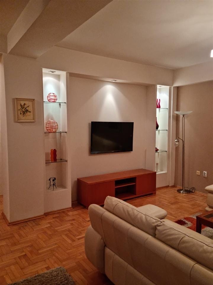 3-спални стан за изнајмување во Аеродром, Скопје - 88 м²