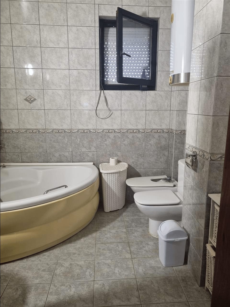 4-соби стан, 140 м², наместен - Карпош, Скопје