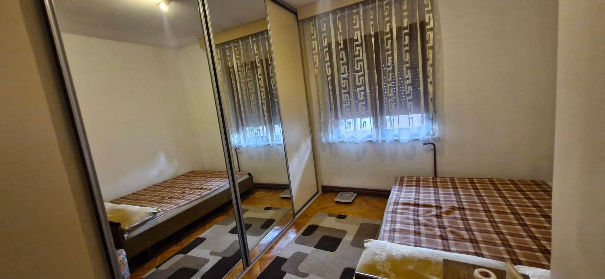 Самостојна куќа 7 соби, 234 м², Маџари, Скопје