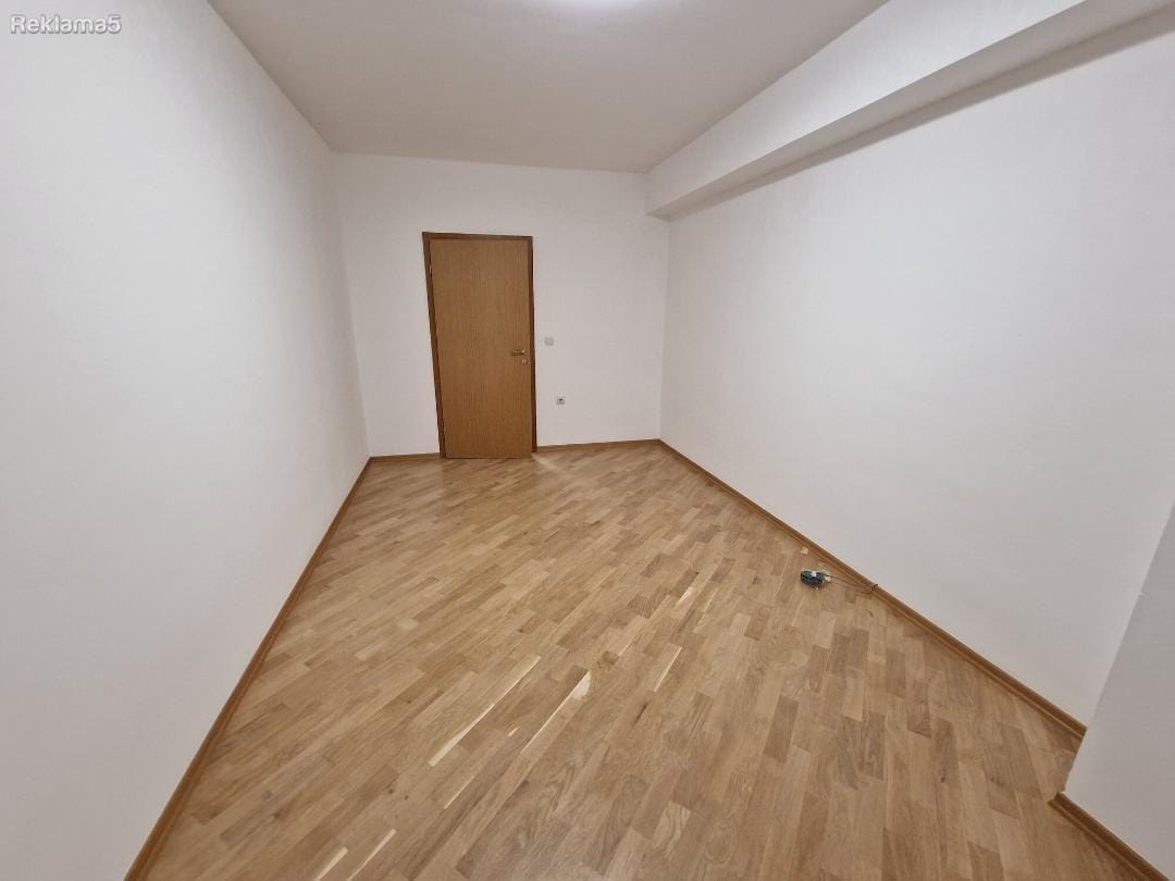 Реновиран 3-собен стан 93м2 на Водно