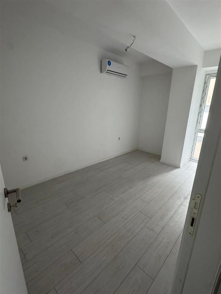 Nov trosoben stan vo Čair, 75m², 4. kat