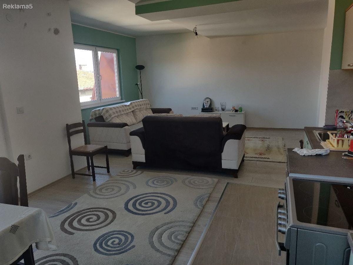 Renoviran trosoben stan vo Centar, 88m2, dve terasi