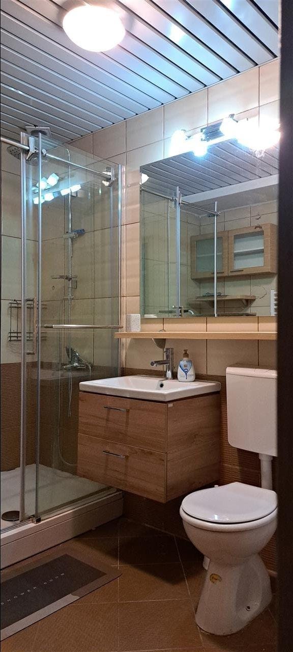 Centar 110m² stan so tri spalni, balkon, lift, parking