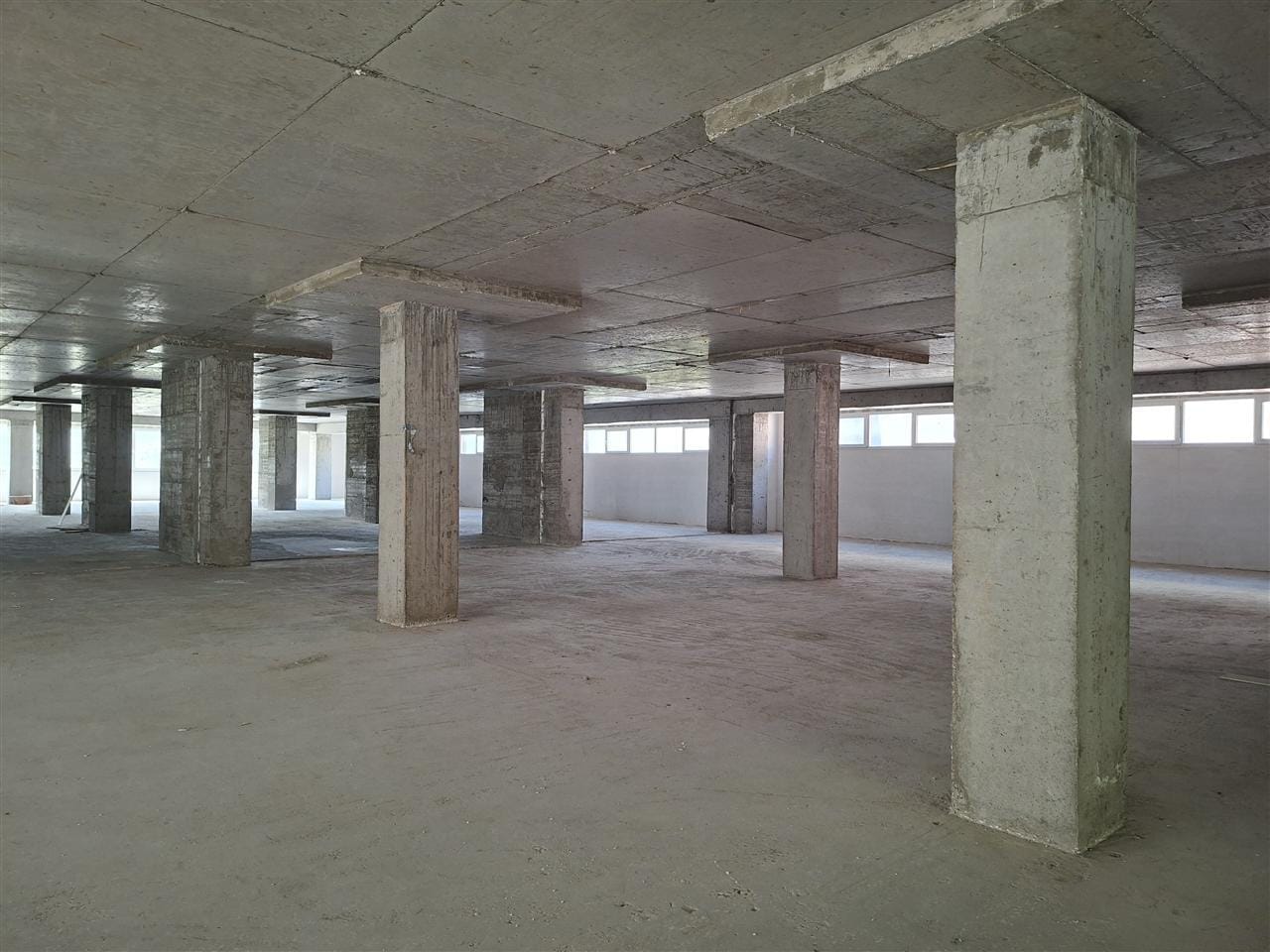 Деловен простор 1000m² на ул. Скупи, Карпош