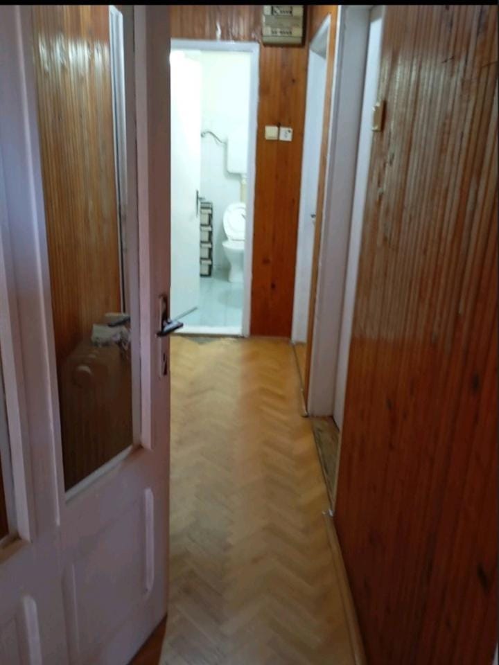 Renovirana baraka 100m² + dvor 274m² Lisice, Aеrodrom