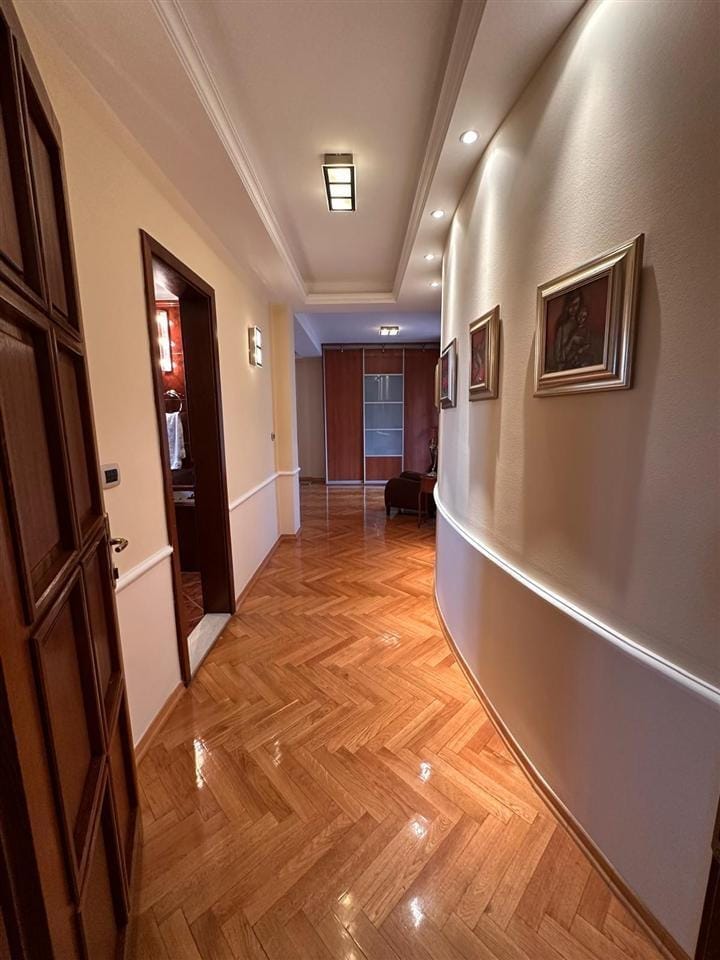 Ekskluzivna samostojna kuća 498 m² Karposh - 9 sobi