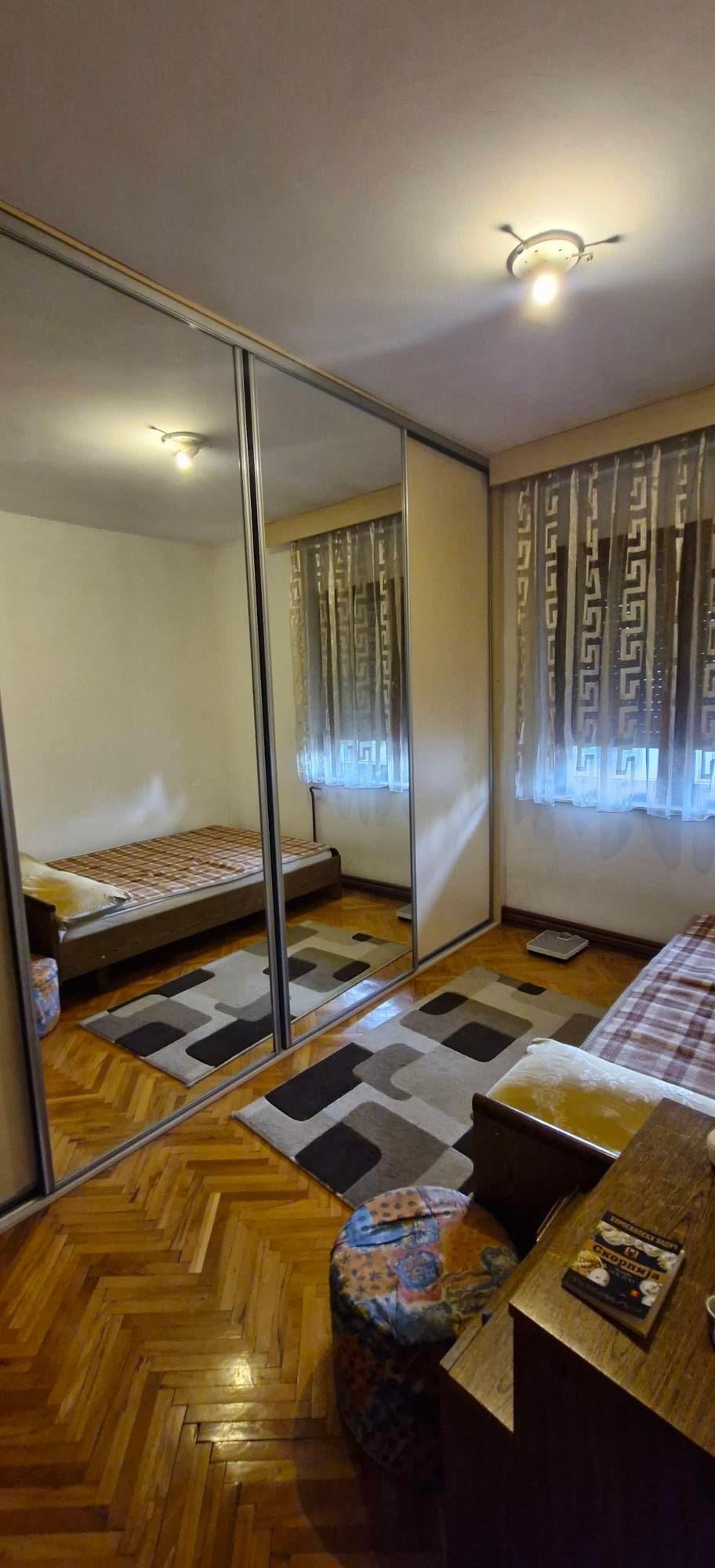 Самостојна куќа 7 соби, 234 м², Маџари, Скопје