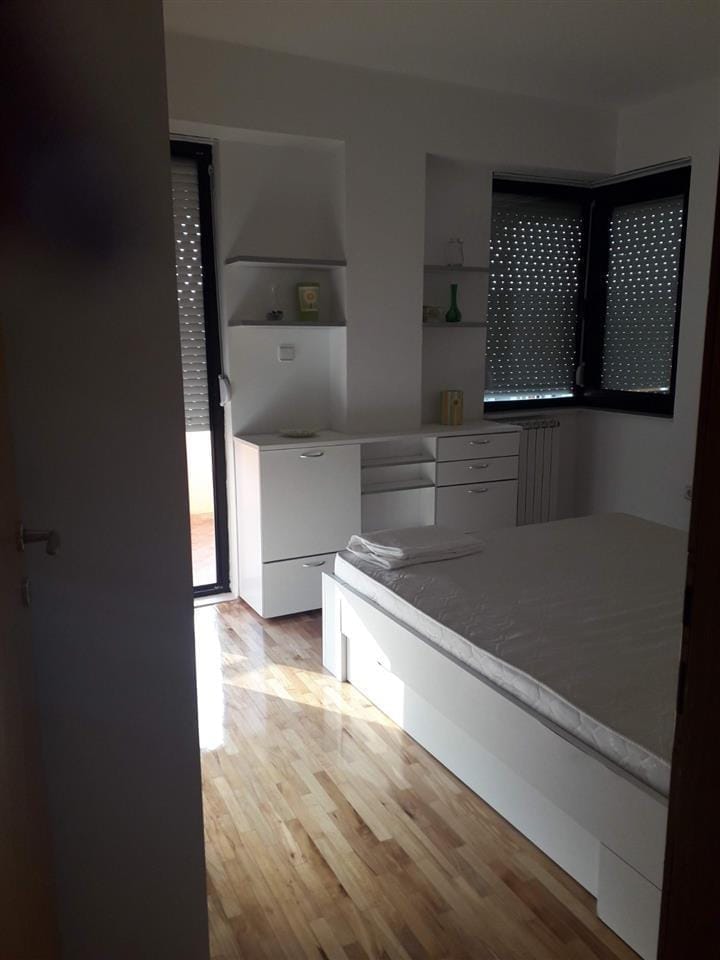 2-соби стан, наместен, Карпош - 56м², балкон