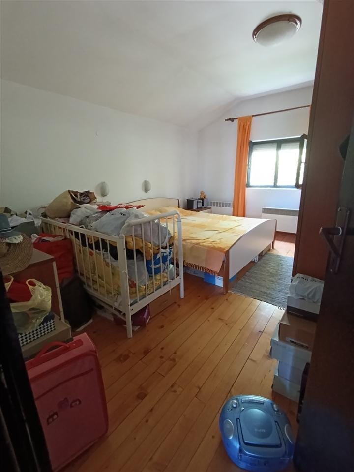 Куќа 4 соби Жданец 129м2 + двор 854м2