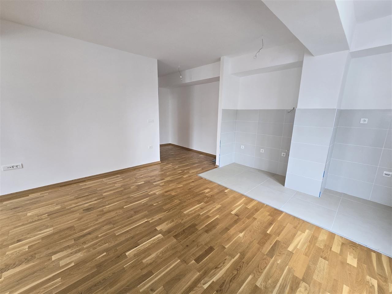 Нов стан за деловна намена во Влае Александрија, Карпош - 3 соби, 65 м²