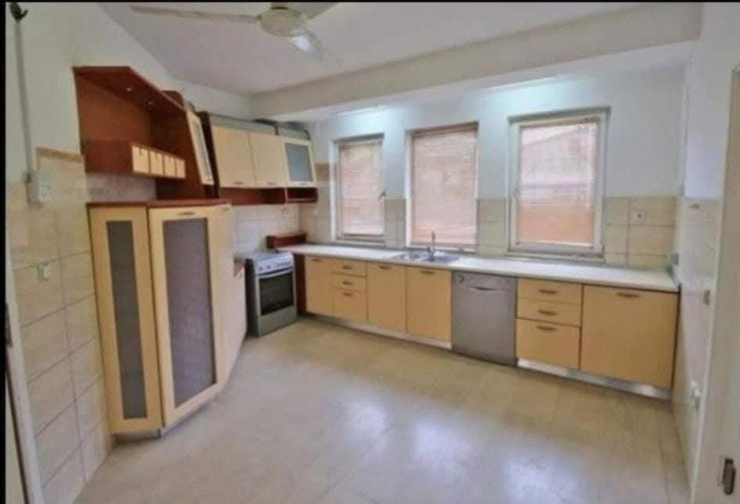 Деловна куќа за издавање во Тафталиџе - 300м², 5 простории
