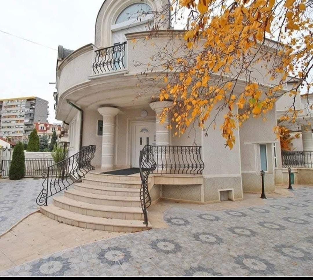 Самостојна куќа Тафталиџе - 300м², 6 соби, деловна намена