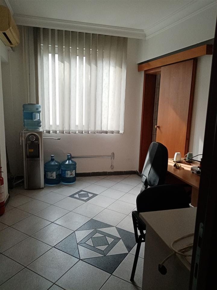 Деловен простор 100м2 - 4 простории, Центар Скопје