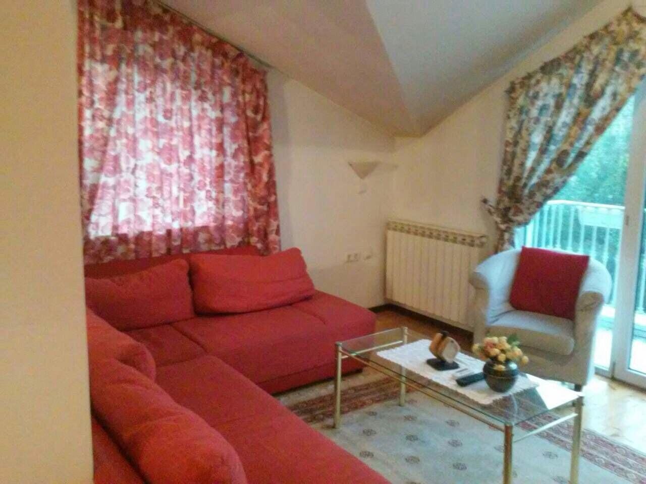 Комплетно опремена куќа Чрнече, 240 м², 6 соби, 2 ката