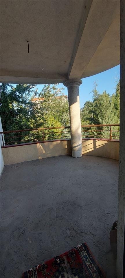 Dupleks stan/kuća 4 sobi 132m2 + 60m2 podrum, Vlae