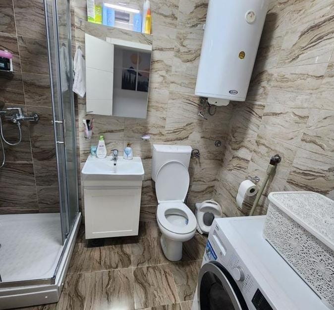 Стан во Аеродром 99м2 со 3 спални, реновиран