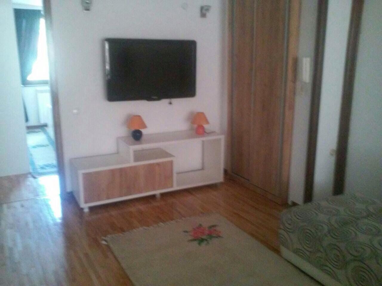 Комплетно опремена куќа Чрнече, 240 м², 6 соби, 2 ката