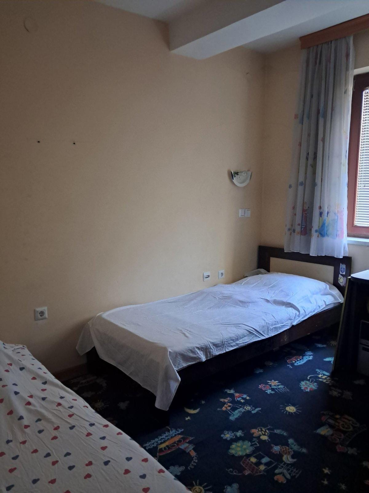 Kuќa vo Nas.Lisice - 6 sobi, 247m², cel plac 300m²