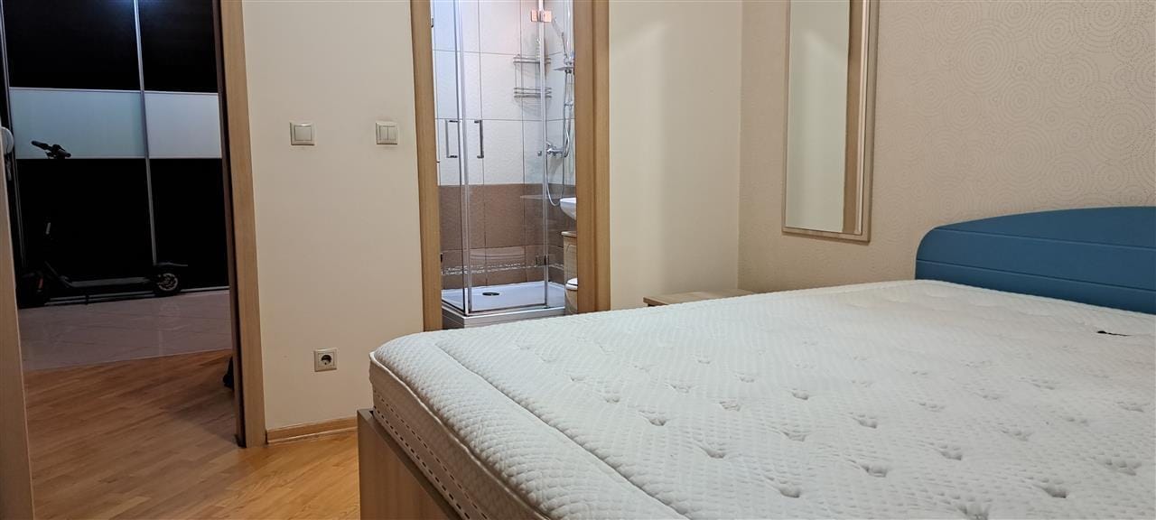 Centar 110m² stan so tri spalni, balkon, lift, parking