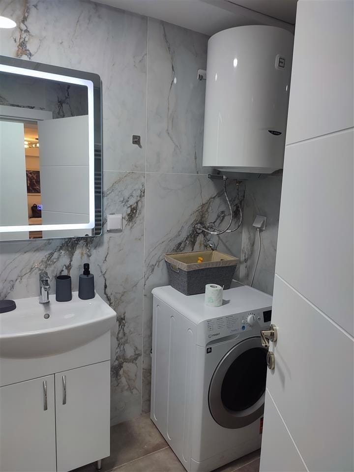 Nov moderno uređen stan vo Debar Maalo, 3 sobi, 75 m²