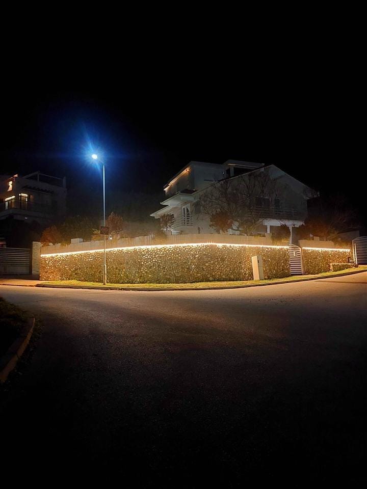 Двосемејна куќа 8 соби, Караорман, Гевгелија - издадена