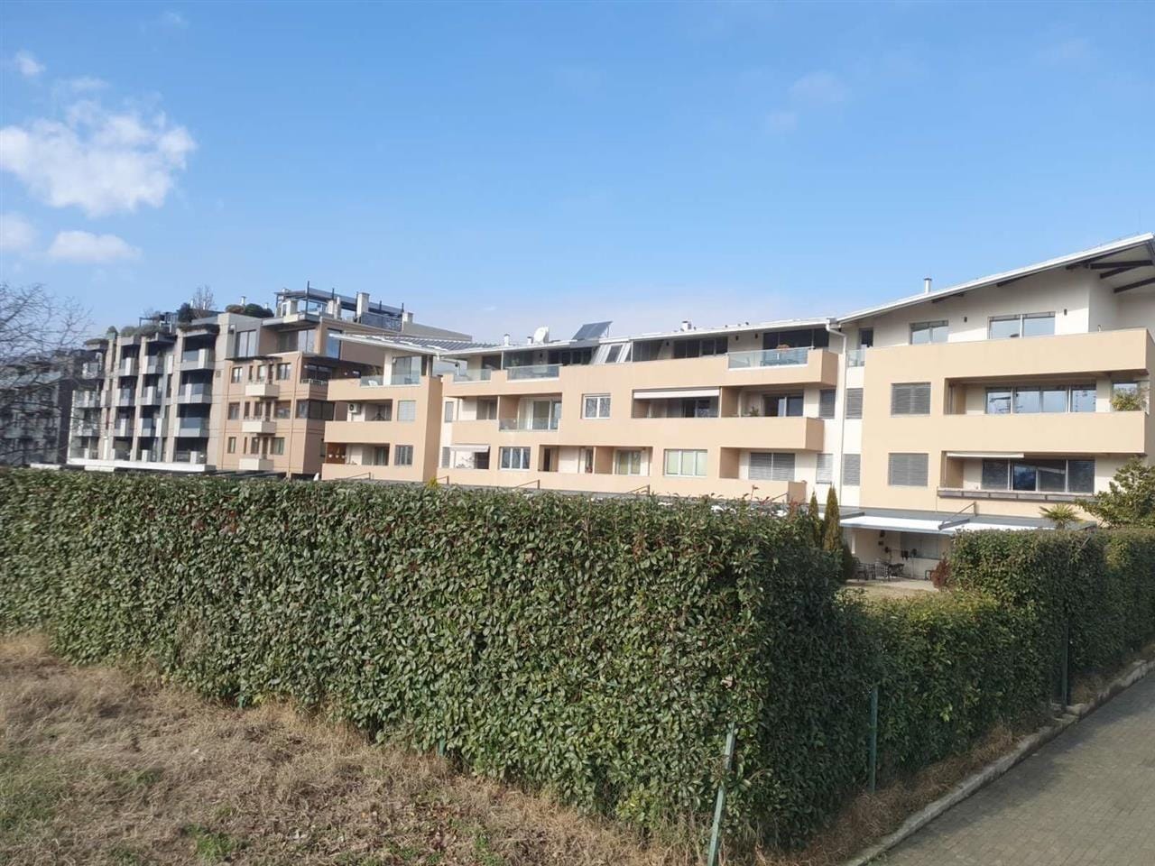 Ексклузивен 4-собен стан, кеј на Вардар, Момин Поток, Карпош