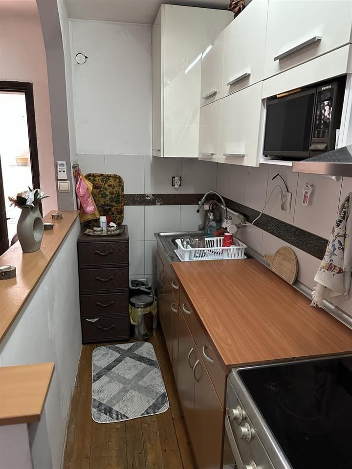 2-собен стан 40м2 приземје со двор, Гази Баба