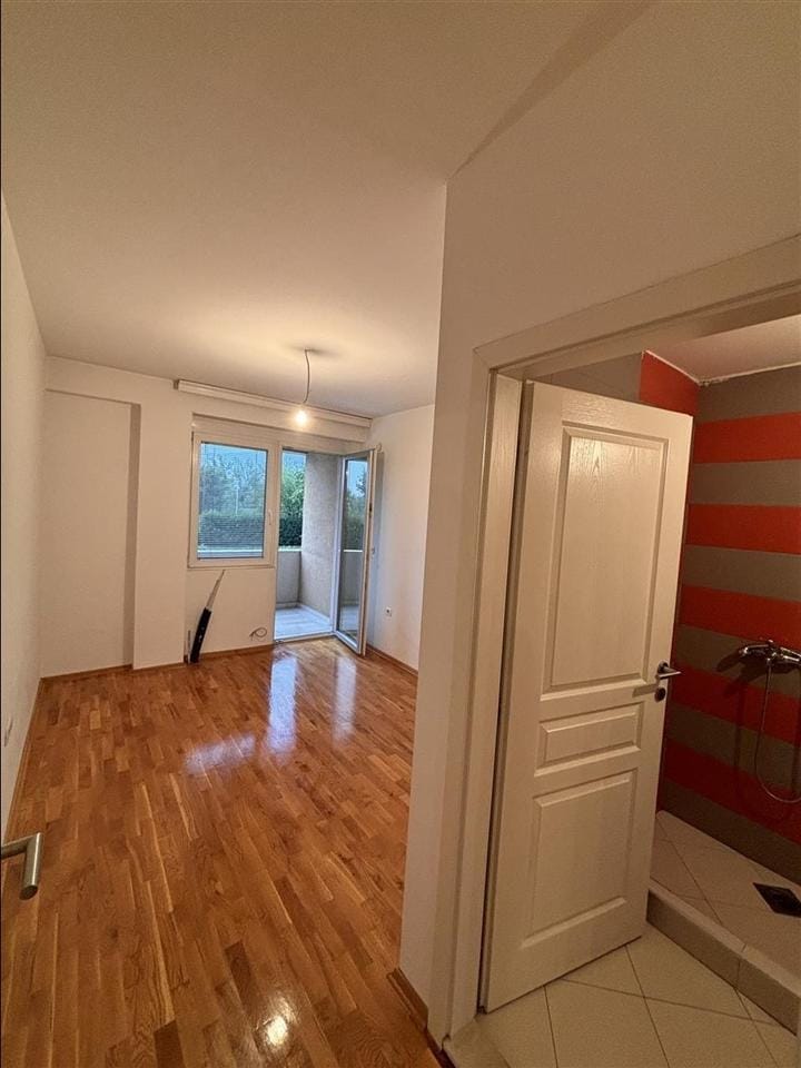 Ексклузивен 4-собен стан, кеј на Вардар, Момин Поток, Карпош