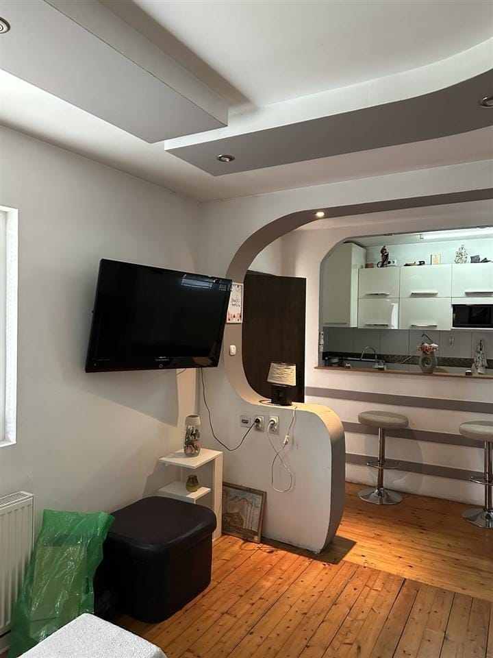 2-собен стан 40м2 приземје со двор, Гази Баба