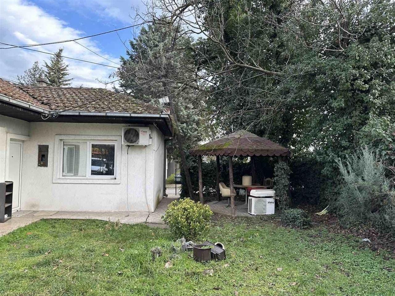 2-собен стан 40м2 приземје со двор, Гази Баба