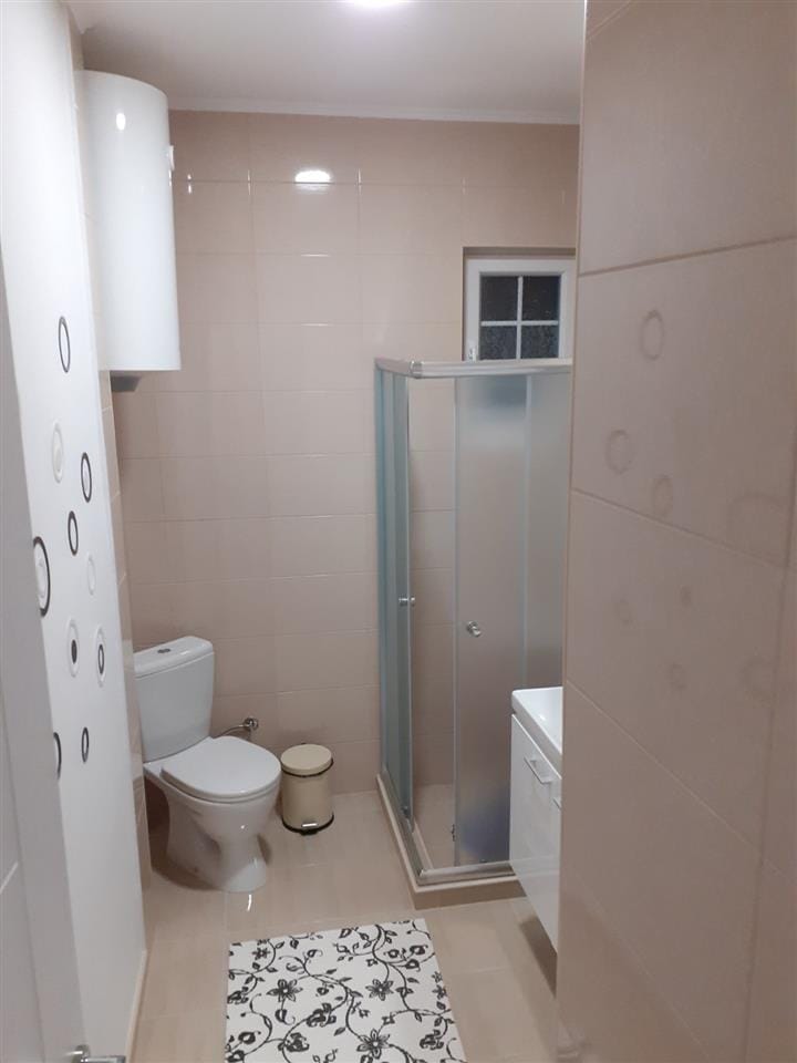 Двосемејна куќа 8 соби, Караорман, Гевгелија - издадена