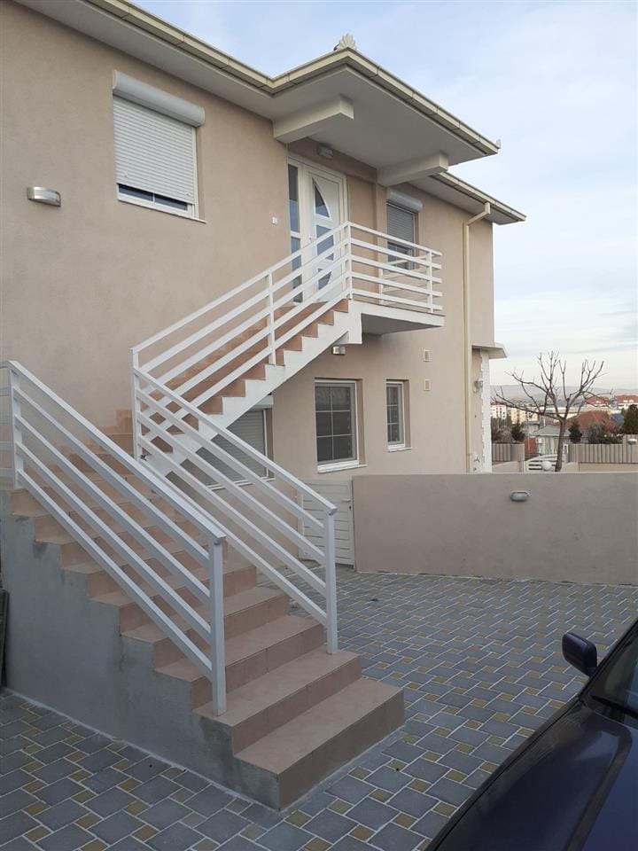 Двосемејна куќа 8 соби, Караорман, Гевгелија - издадена