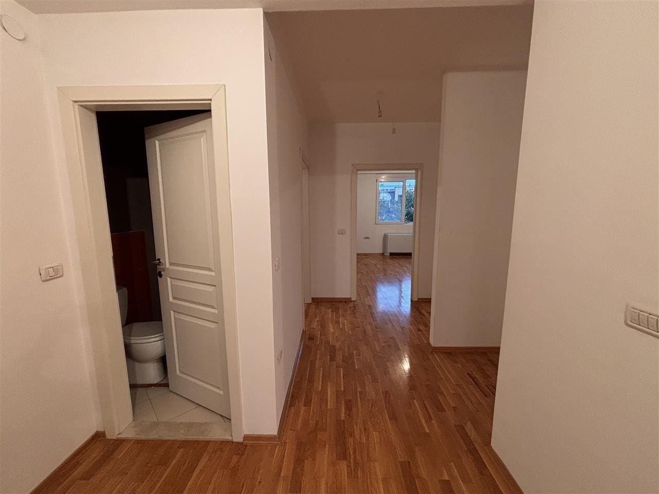 Ексклузивен 4-собен стан, кеј на Вардар, Момин Поток, Карпош