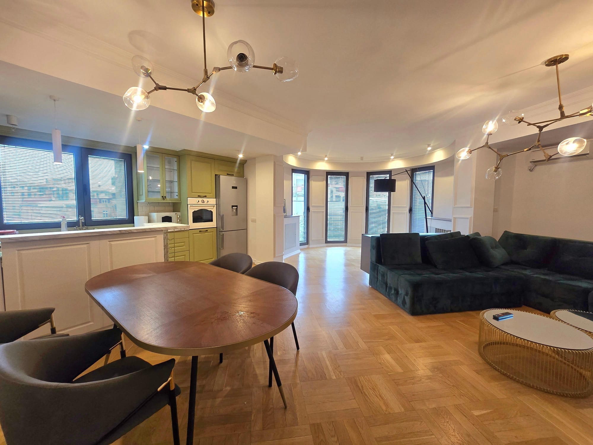 Луксузен наместен стан, 4 соби, 100м², Центар Скопје