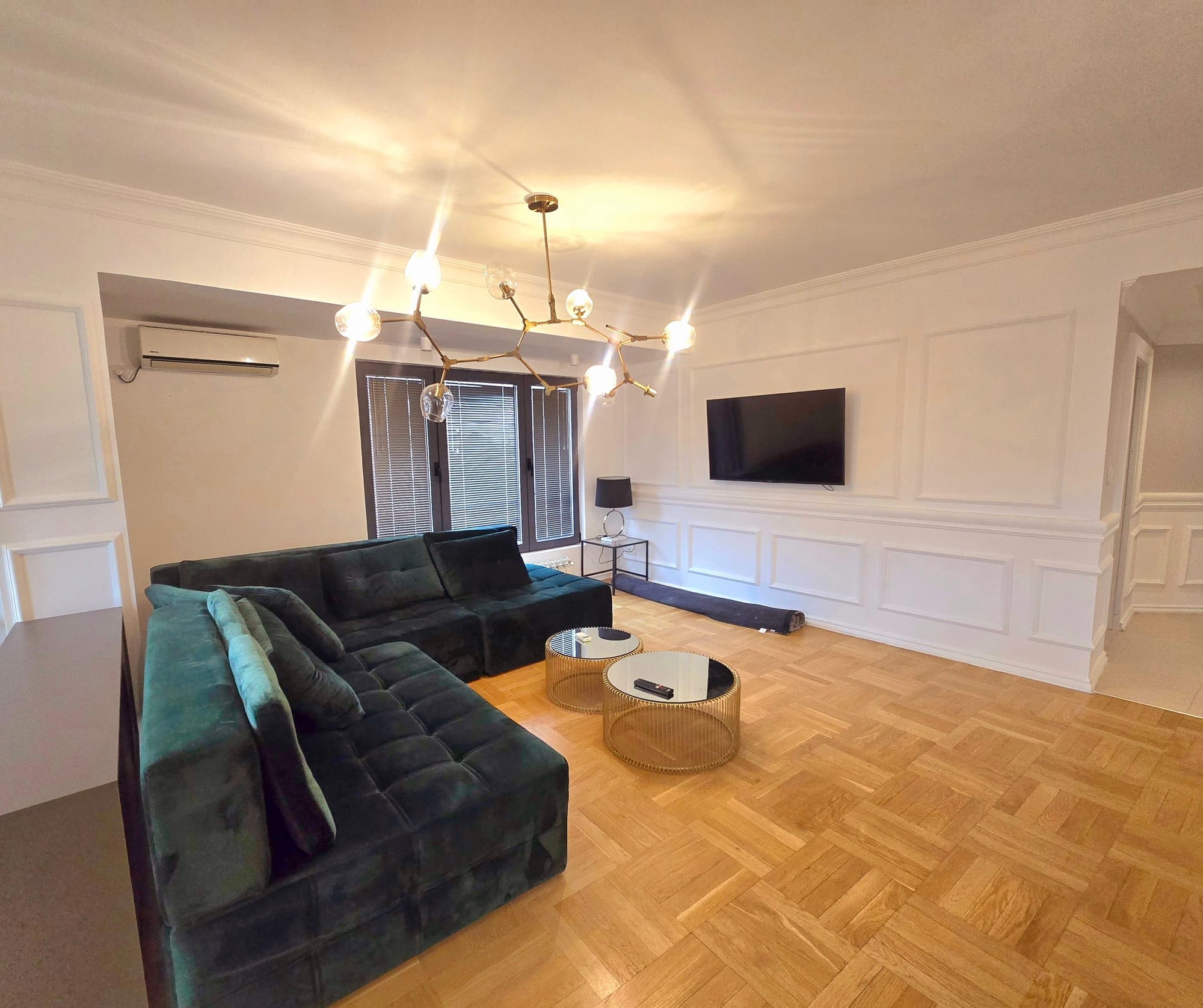 Луксузен наместен стан, 4 соби, 100м², Центар Скопје